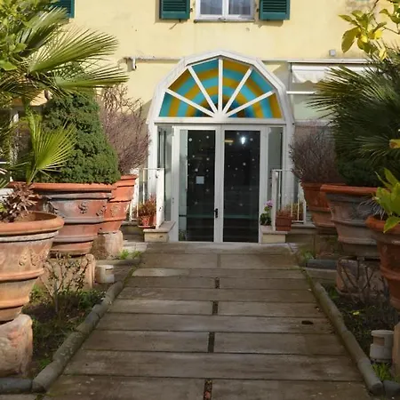ベッド・アンド・ブレックファスト Casa Per Ferie Religiosa Figlie Di Nazareth